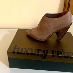 Luxury rebel, Deep Taupe heel
